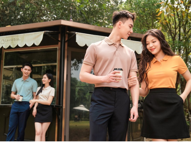 Phối polo với quần âu đơn giản, thanh lịch