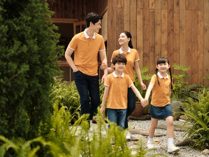 Phối đồ áo polo với quần jean