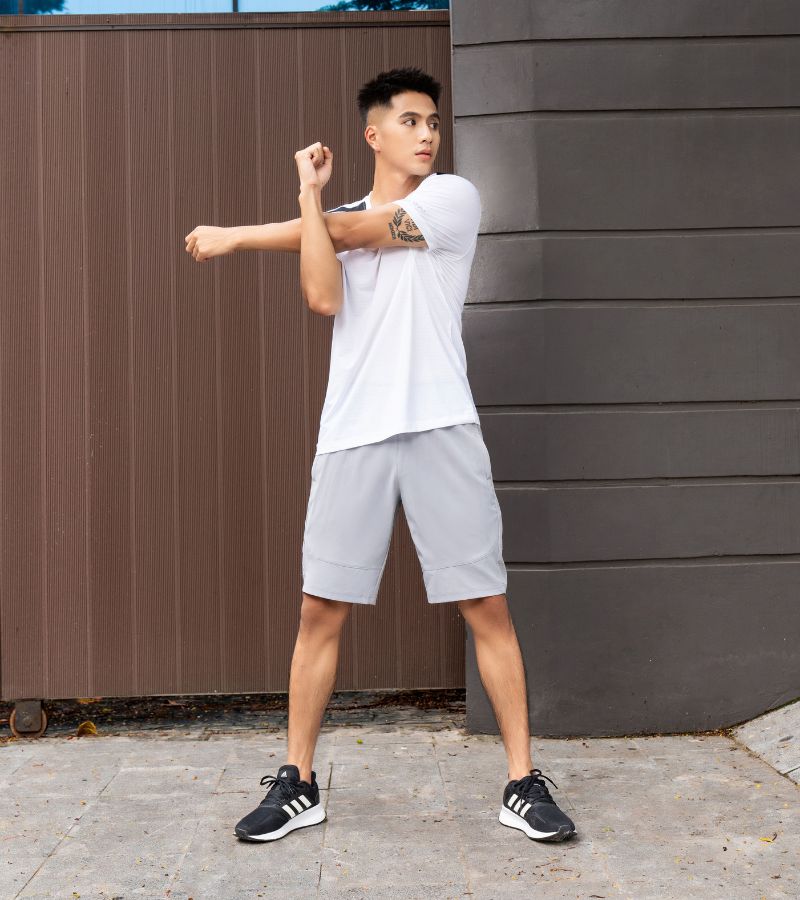 Phối Giày Đi Với Quần Short Nam